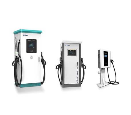 Publiczna stacja ładowania pojazdów elektrycznych na zewnątrz z interfejsem CCS typu 2 CHAdeMO