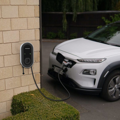 Stacja ładowania pojazdów elektrycznych GBT z gniazdem 1 fazy AC poziomu 2 z wyjściem 7 kW i monitorowaniem napięcia