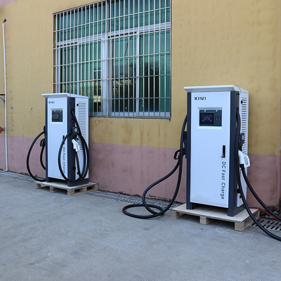 Stacja szybkiego ładowania 120kw 3 fazowa Elektryczna Elektryczna Stacja szybkiego ładowania Chademo CCS1 CCS Typ 2 Szybkie ładowarki elektryczne DC